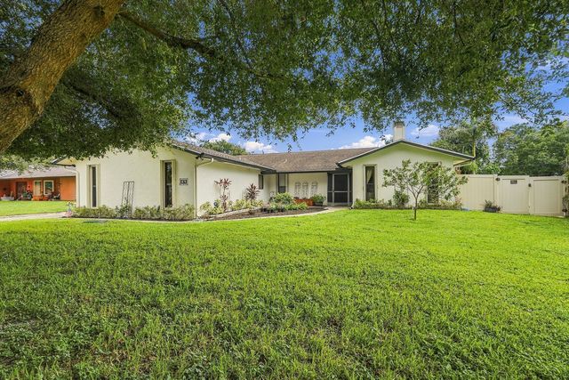 99 Cuyahoga Road, Lake Worth, FL 33467