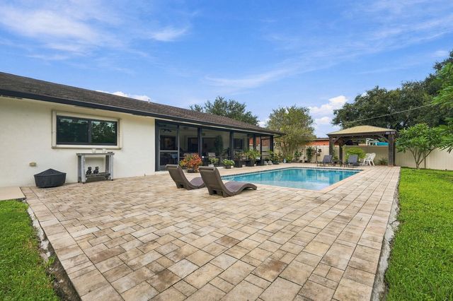 99 Cuyahoga Road, Lake Worth, FL 33467
