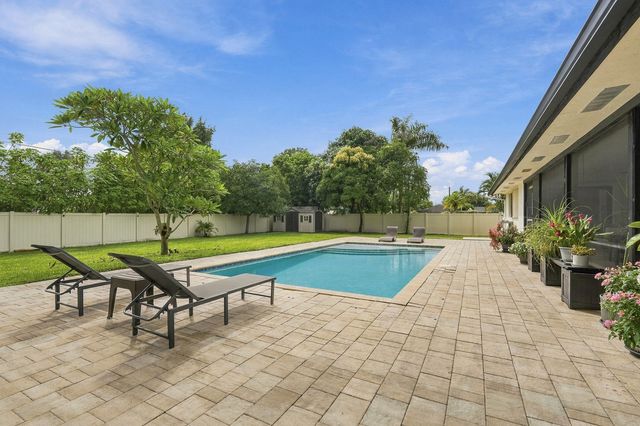 99 Cuyahoga Road, Lake Worth, FL 33467