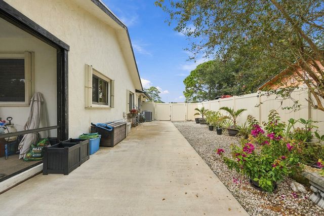 99 Cuyahoga Road, Lake Worth, FL 33467