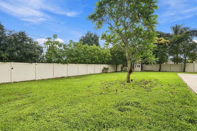 99 Cuyahoga Road, Lake Worth, FL 33467