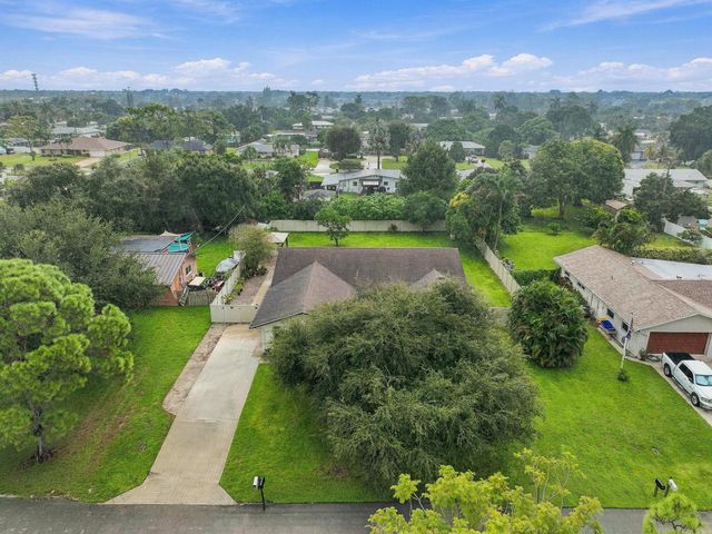 99 Cuyahoga Road, Lake Worth, FL 33467