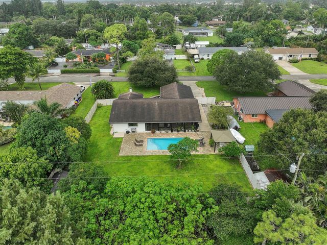 99 Cuyahoga Road, Lake Worth, FL 33467