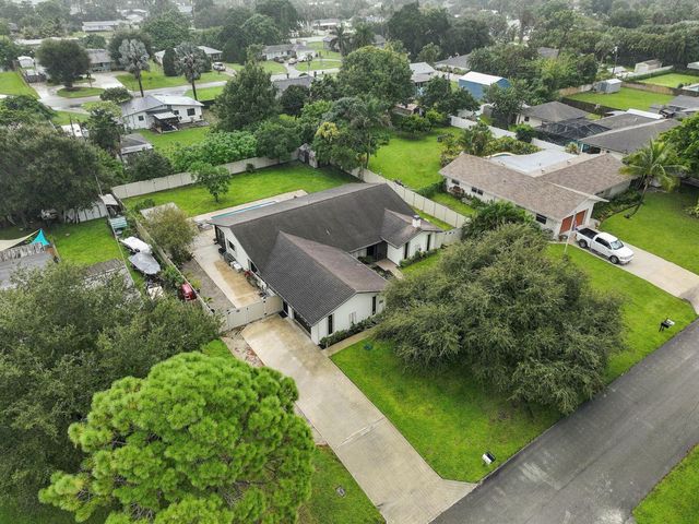 99 Cuyahoga Road, Lake Worth, FL 33467