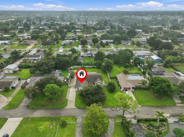 99 Cuyahoga Road, Lake Worth, FL 33467