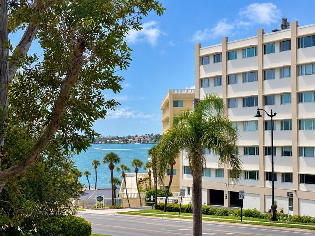 2950 W BAY DRIVE B1, Belleair Bluffs, FL 33770