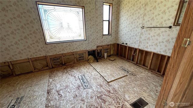 39058 Shoreview Drive NE, Hansville, WA 98340