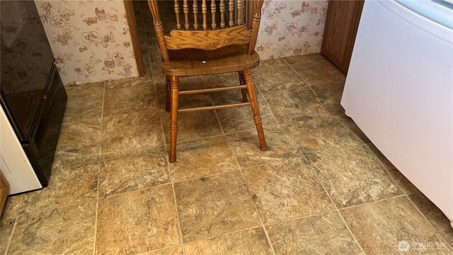 39058 Shoreview Drive NE, Hansville, WA 98340