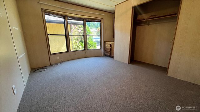 39058 Shoreview Drive NE, Hansville, WA 98340