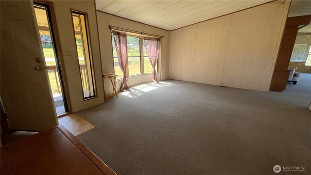 39058 Shoreview Drive NE, Hansville, WA 98340