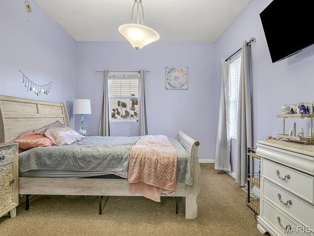 327 Collinsville Avenue, Collinsville, IL 62234