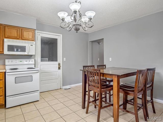 327 Collinsville Avenue, Collinsville, IL 62234