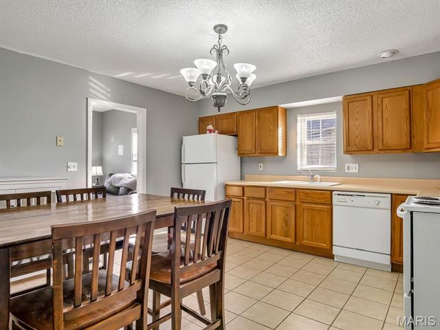 327 Collinsville Avenue, Collinsville, IL 62234