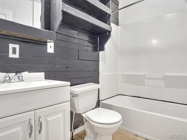 327 Collinsville Avenue, Collinsville, IL 62234