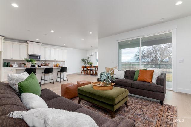 831 W Bay St, Middleton, ID 83644