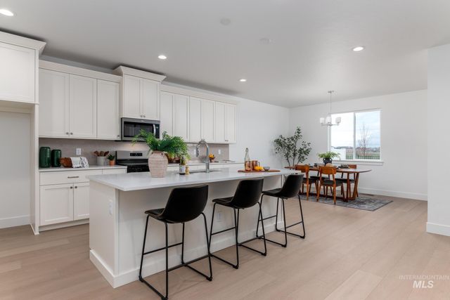 831 W Bay St, Middleton, ID 83644