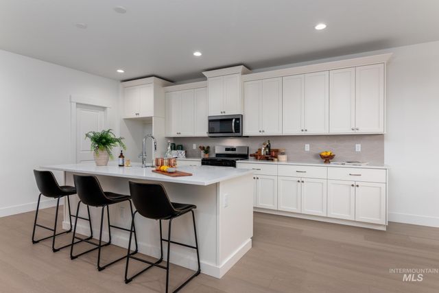 831 W Bay St, Middleton, ID 83644