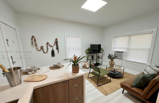 126 Mendoza Ave 2, Coral Gables, FL 33134