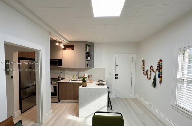 126 Mendoza Ave 2, Coral Gables, FL 33134