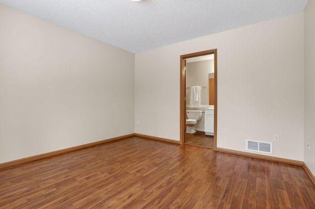 6375 13th Street N, Oakdale, MN 55128