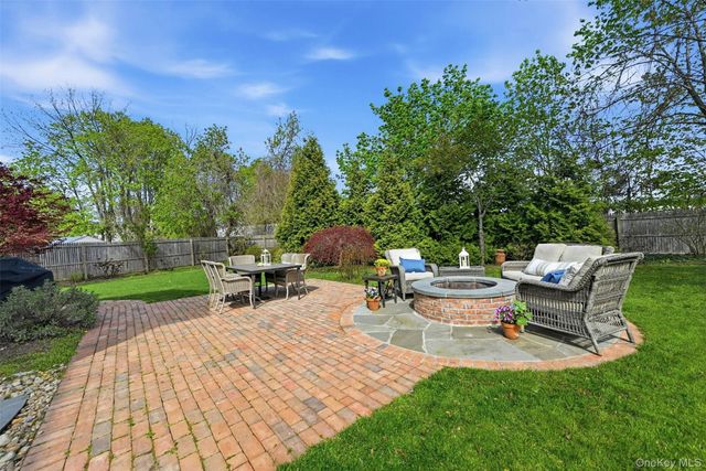 11 Elmont Lane, East Northport, NY 11731