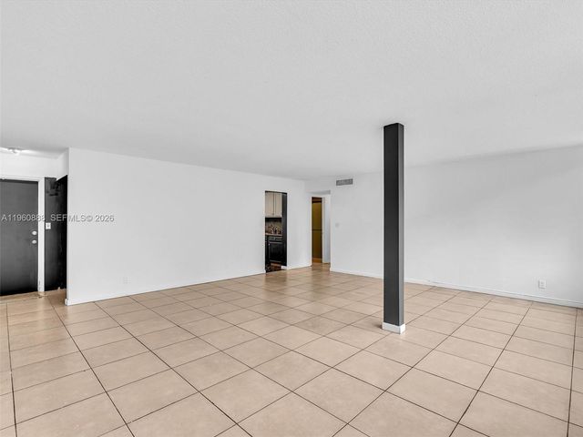 6901 Cypress Rd B12, Plantation, FL 33317