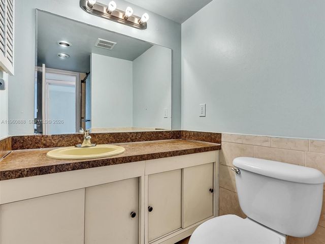 6901 Cypress Rd B12, Plantation, FL 33317