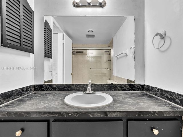 6901 Cypress Rd B12, Plantation, FL 33317