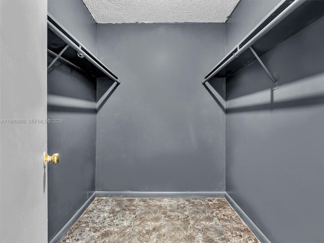 6901 Cypress Rd B12, Plantation, FL 33317