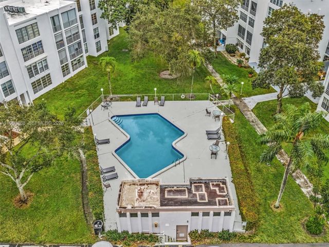 6901 Cypress Rd B12, Plantation, FL 33317