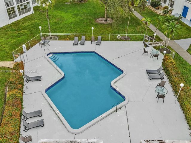 6901 Cypress Rd B12, Plantation, FL 33317