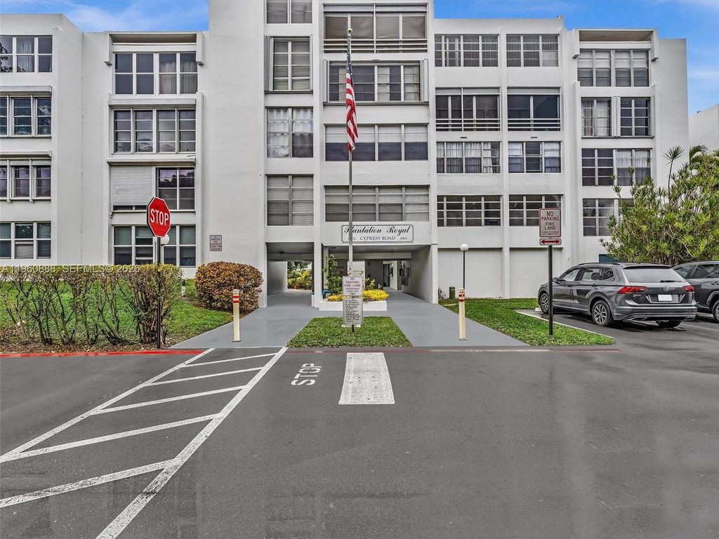 6901 Cypress Rd B12, Plantation, FL 33317