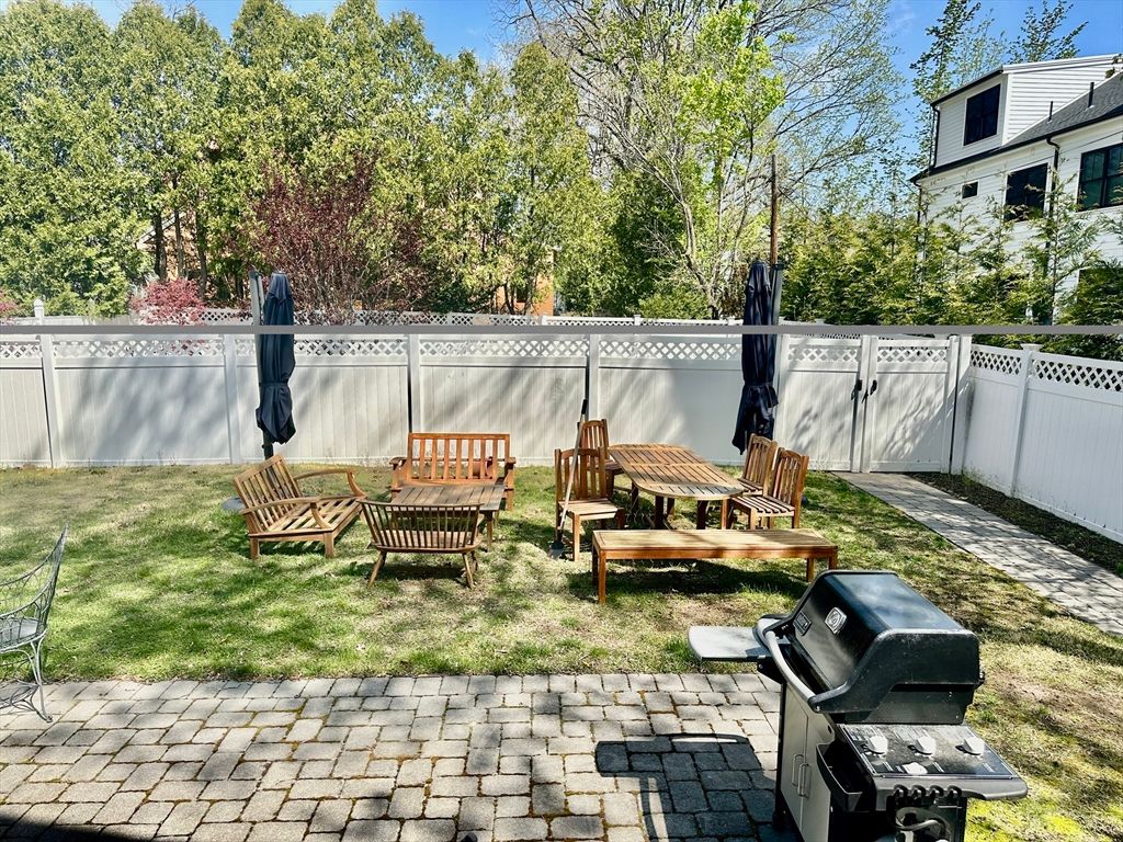 299 Cabot St 1, Newton, MA 02460