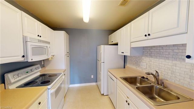 7328 Riverview Knoll Court, Clemmons, NC 27012