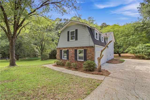 2215 Angela Drive SW, Lilburn, GA 30047