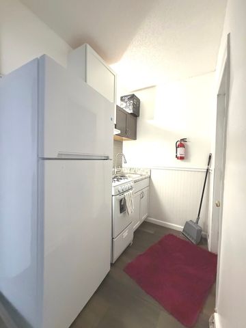 1335 E 9th Street, Davenport, IA 52803