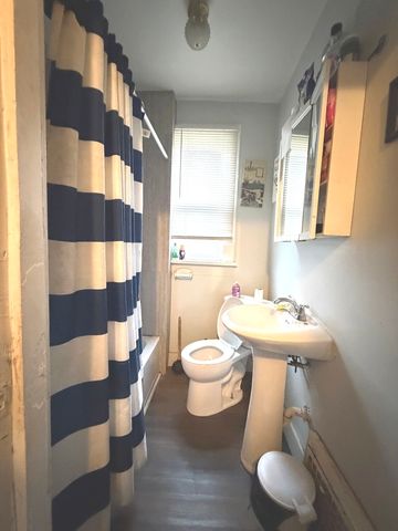1335 E 9th Street, Davenport, IA 52803