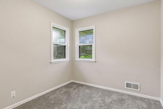 255 County Road C2 W, Roseville, MN 55113