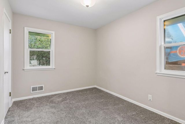 255 County Road C2 W, Roseville, MN 55113