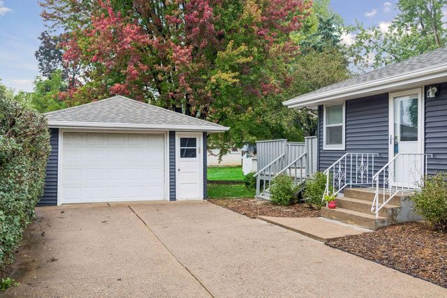 255 County Road C2 W, Roseville, MN 55113