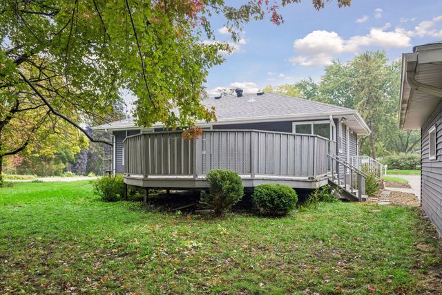 255 County Road C2 W, Roseville, MN 55113