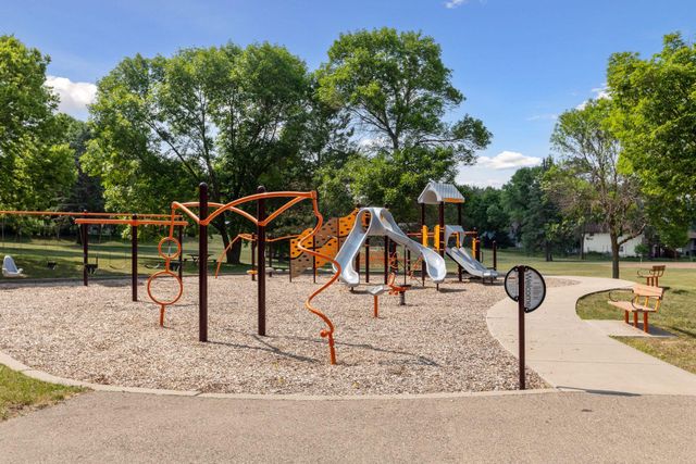 255 County Road C2 W, Roseville, MN 55113
