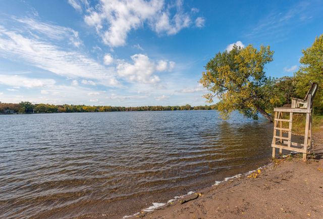 255 County Road C2 W, Roseville, MN 55113