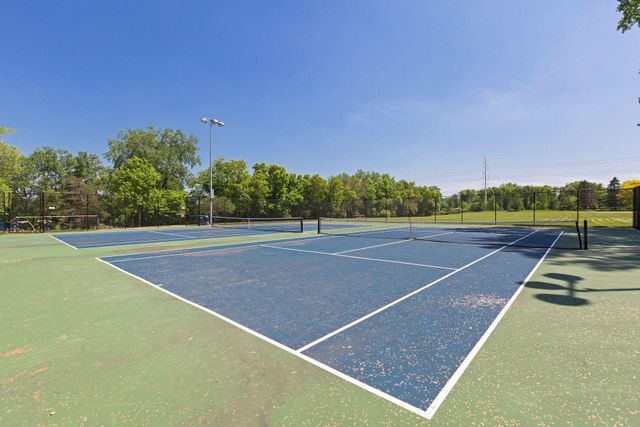 255 County Road C2 W, Roseville, MN 55113
