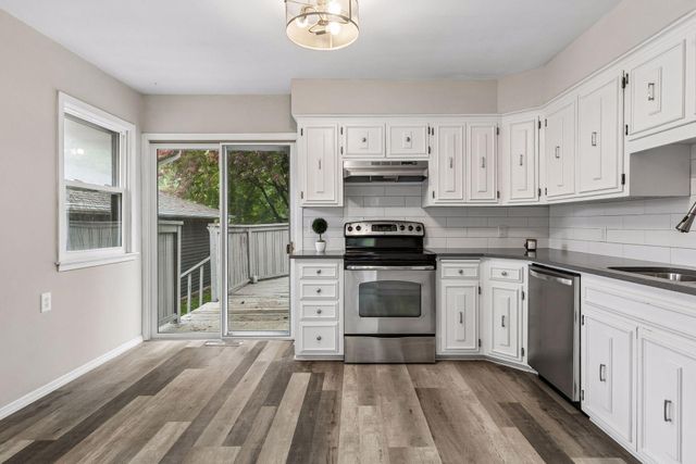 255 County Road C2 W, Roseville, MN 55113