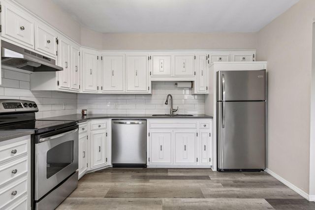 255 County Road C2 W, Roseville, MN 55113