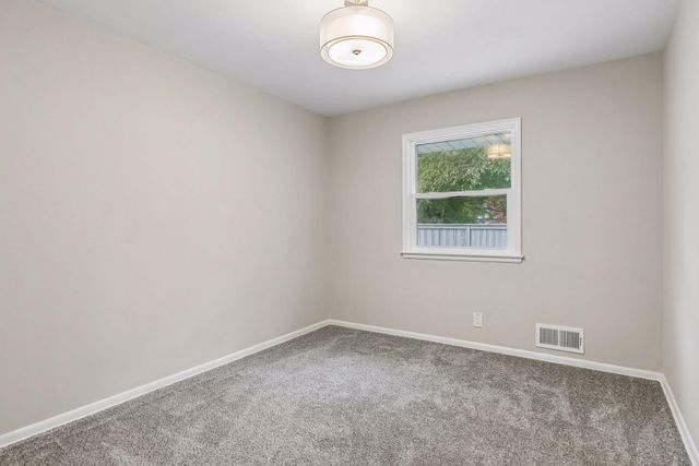 255 County Road C2 W, Roseville, MN 55113