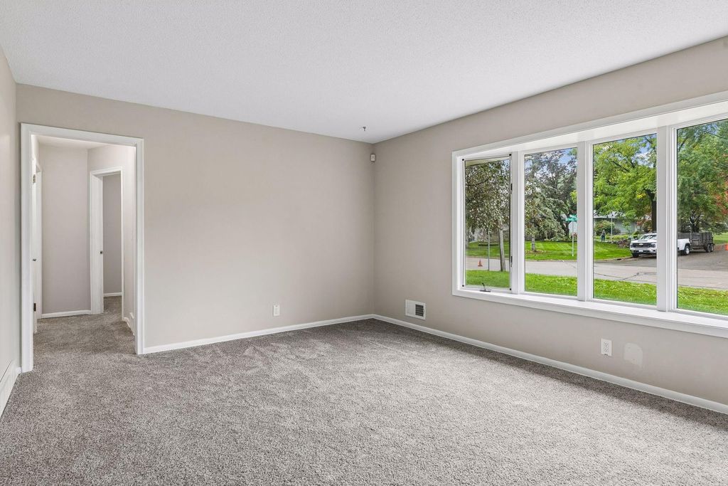 255 County Road C2 W, Roseville, MN 55113 — photo 4