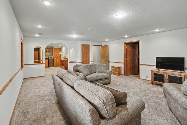 1207 Bruce Lane, Pella, IA 50219
