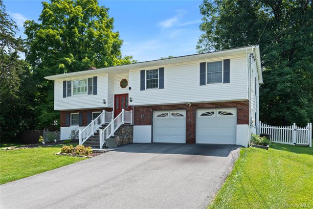 5 Colette Drive, Poughkeepsie, NY 12601